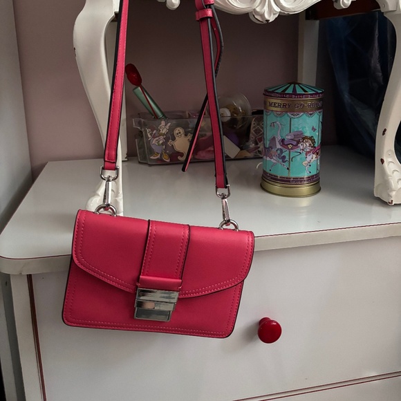 Very cute， pink, and new Zara pink crossbody bag - Picture 1 of 4